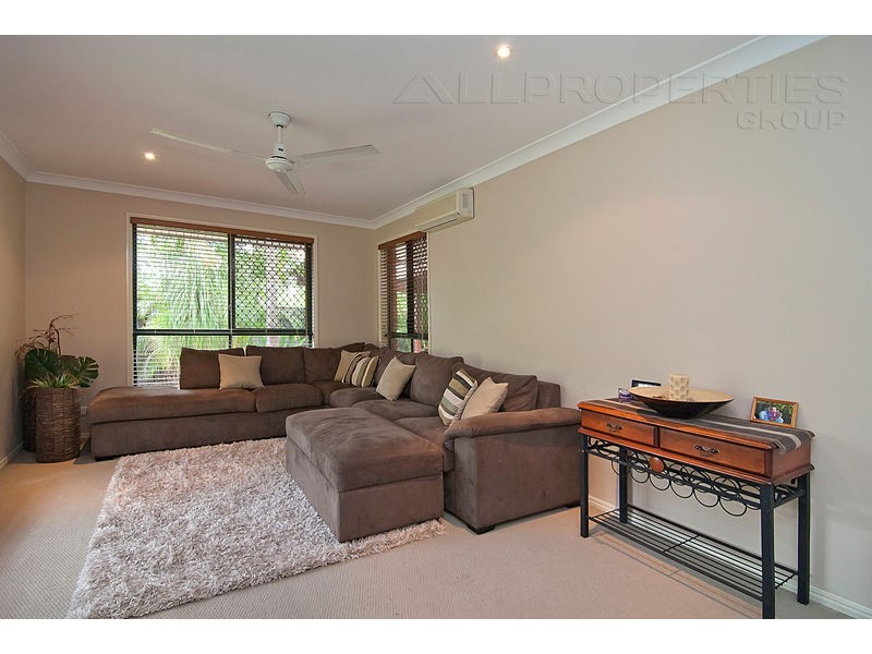 9 Scarlet Place, Forest Lake QLD 4078