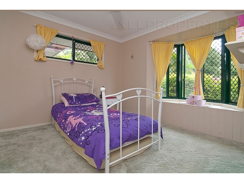 9 Scarlet Place, Forest Lake QLD 4078