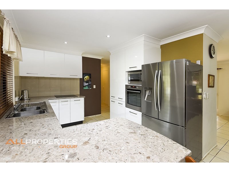 7 BENNETT DRIVE, Regents Park QLD 4118