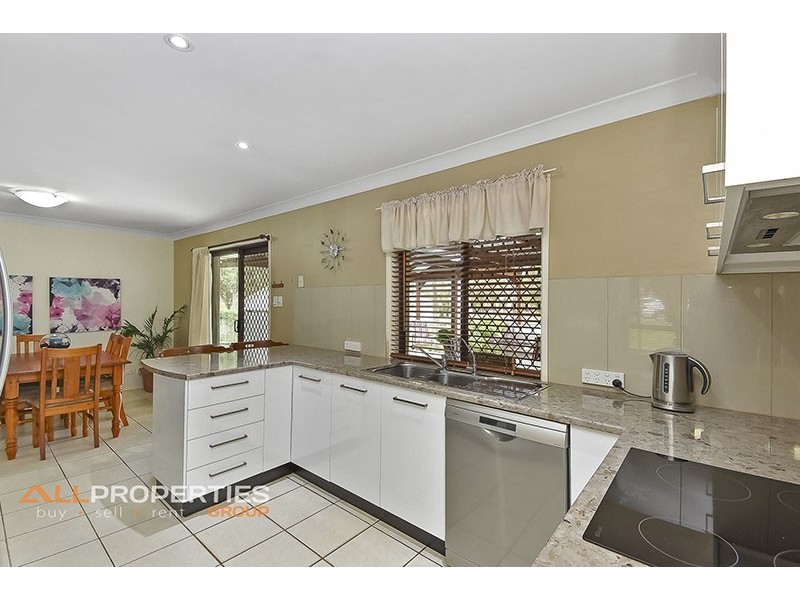 7 BENNETT DRIVE, Regents Park QLD 4118