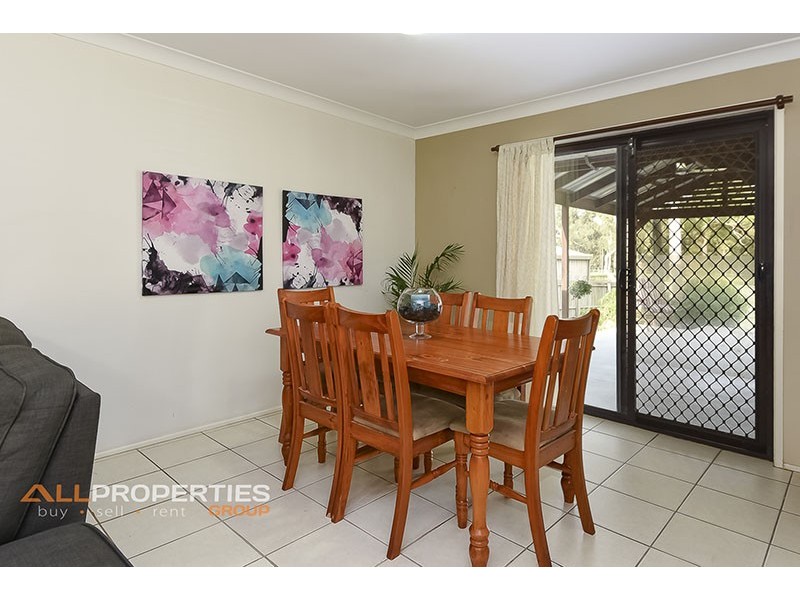 7 BENNETT DRIVE, Regents Park QLD 4118