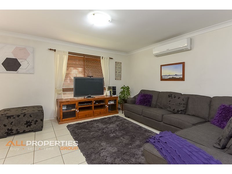 7 BENNETT DRIVE, Regents Park QLD 4118