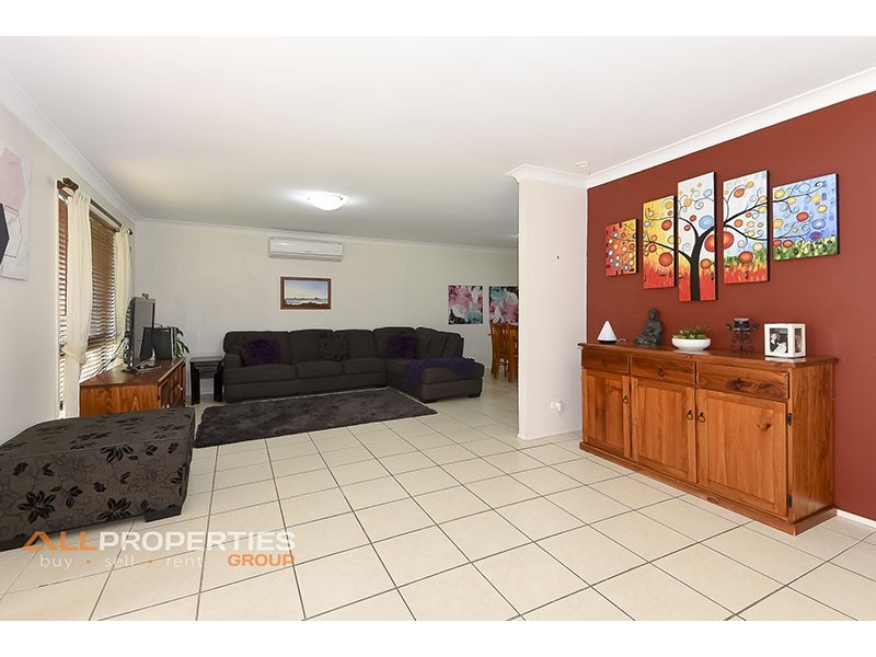 7 BENNETT DRIVE, Regents Park QLD 4118
