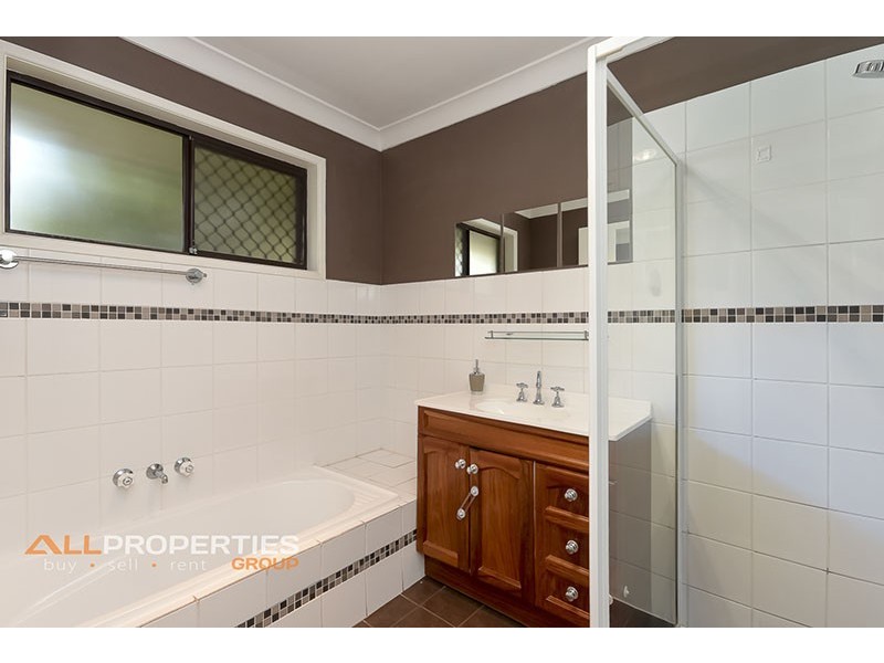 7 BENNETT DRIVE, Regents Park QLD 4118