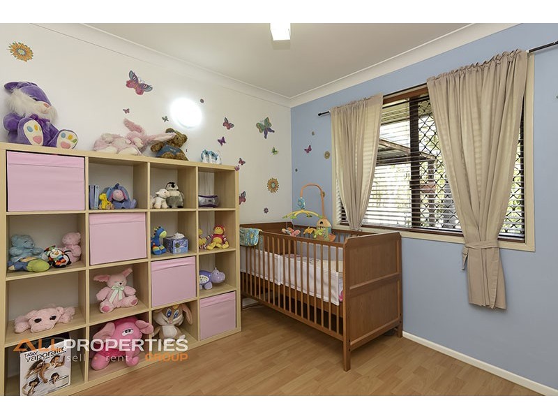 7 BENNETT DRIVE, Regents Park QLD 4118