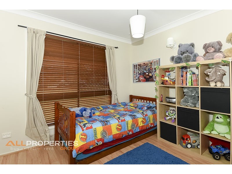 7 BENNETT DRIVE, Regents Park QLD 4118