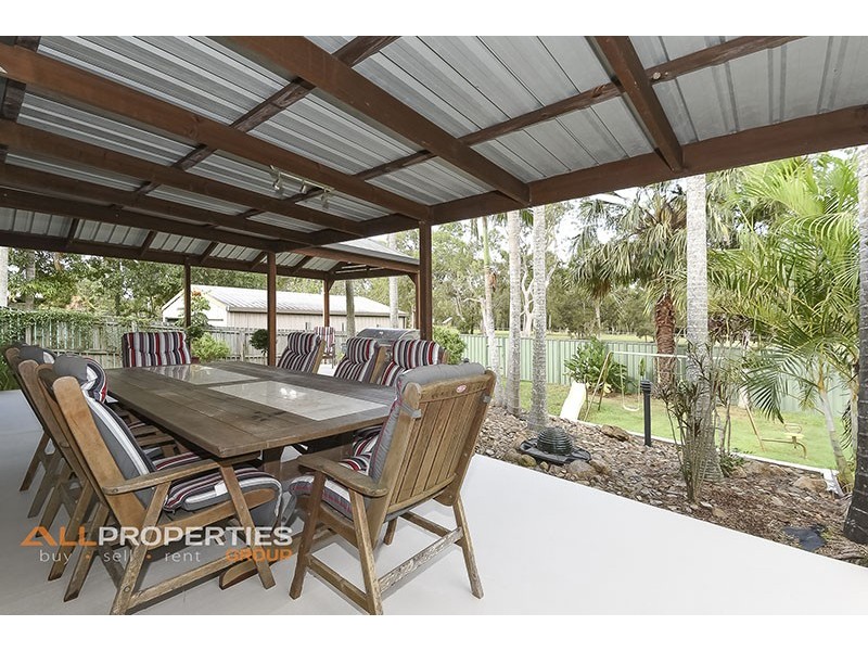 7 BENNETT DRIVE, Regents Park QLD 4118