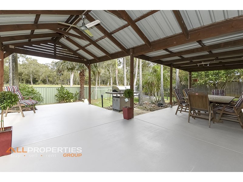 7 BENNETT DRIVE, Regents Park QLD 4118