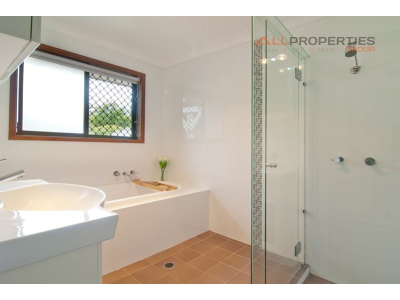 36 REGENCY DRIVE, Regents Park QLD 4118