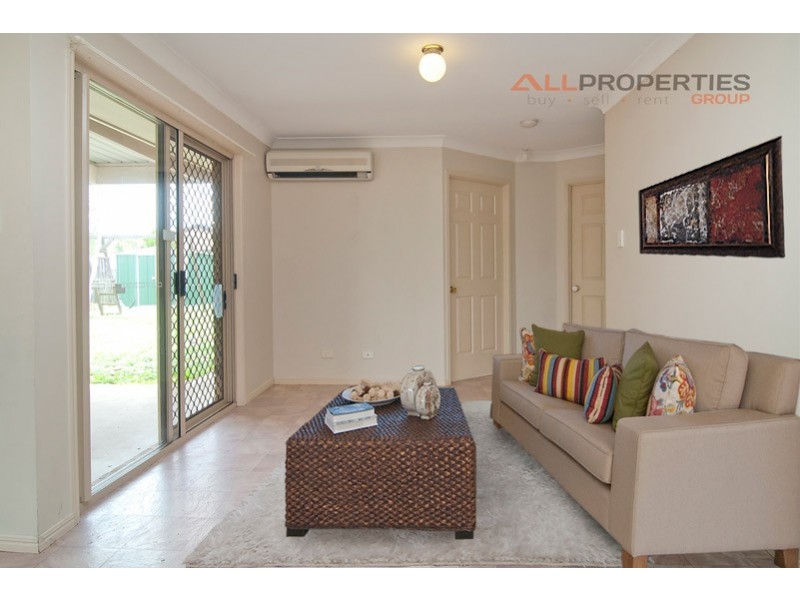 8 Whipbird Pl, Doolandella QLD 4077