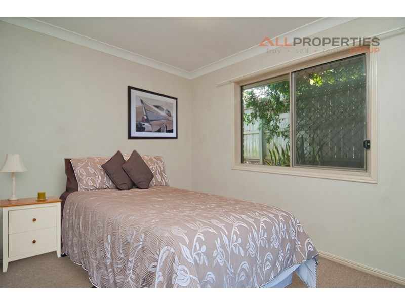8 Whipbird Pl, Doolandella QLD 4077