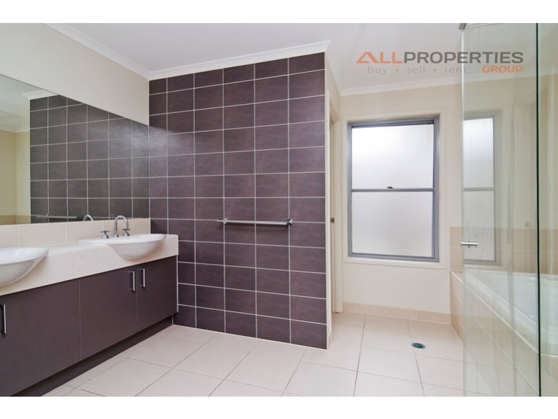 12 Bottlebrush Street, Heathwood QLD 4110