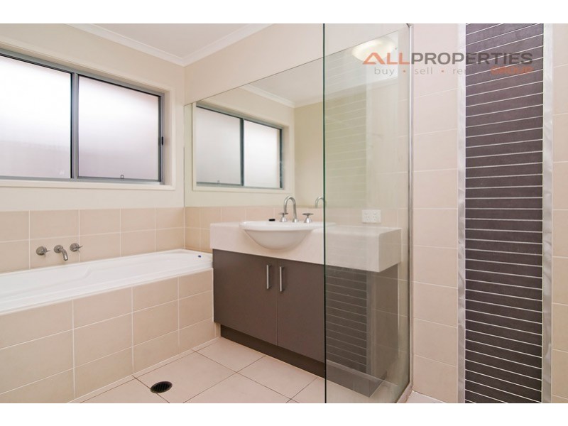 12 Bottlebrush Street, Heathwood QLD 4110