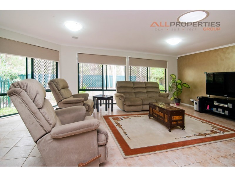 11 Chiswick Place, Forest Lake QLD 4078