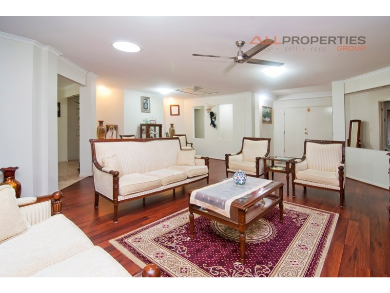 11 Chiswick Place, Forest Lake QLD 4078