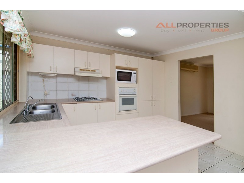 8 Solander Circuit, Forest Lake QLD 4078