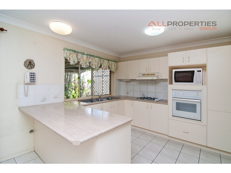 8 Solander Circuit, Forest Lake QLD 4078