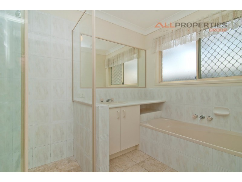 8 Solander Circuit, Forest Lake QLD 4078