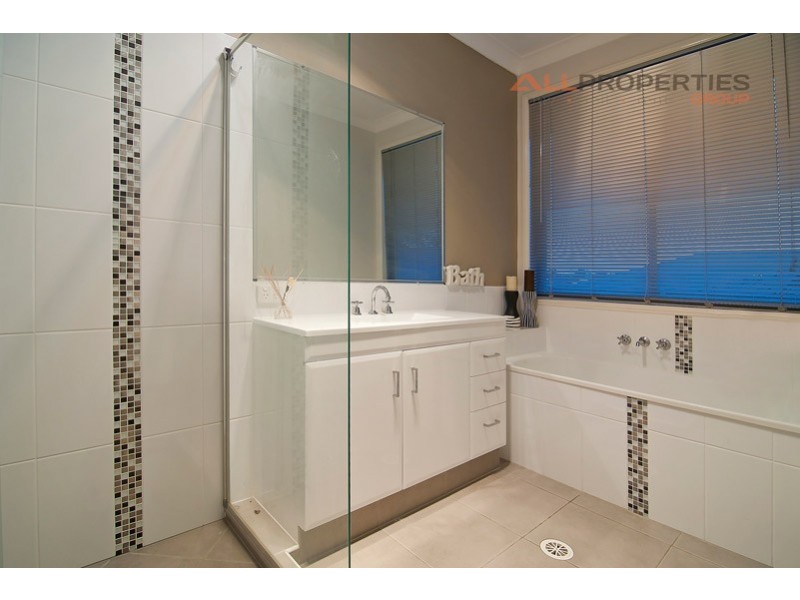 29 Spotted Gum Street, Heathwood QLD 4110