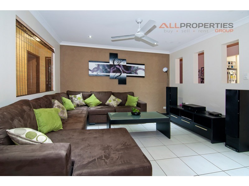 27 Sandalwood Street, Heathwood QLD 4110