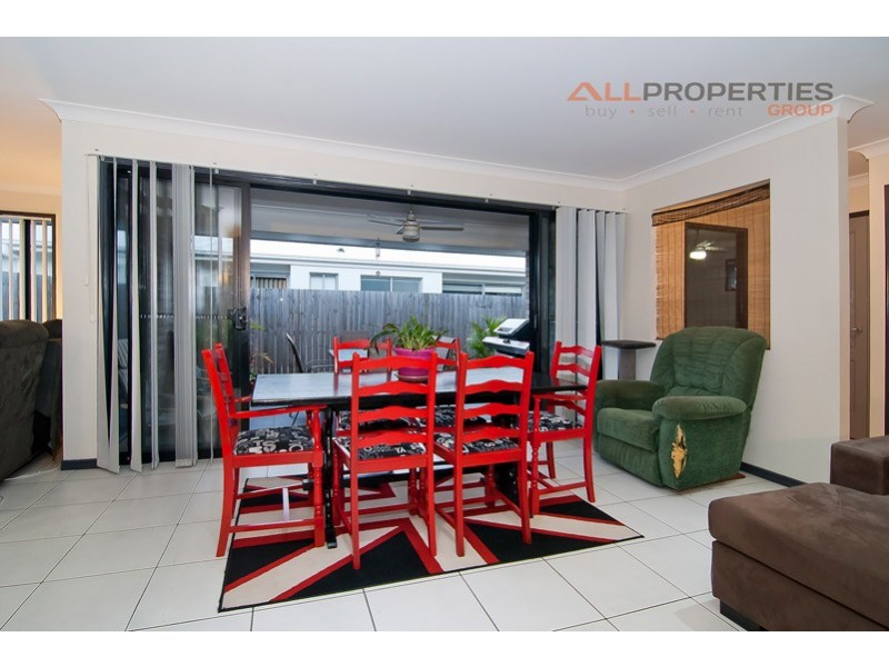 27 Sandalwood Street, Heathwood QLD 4110