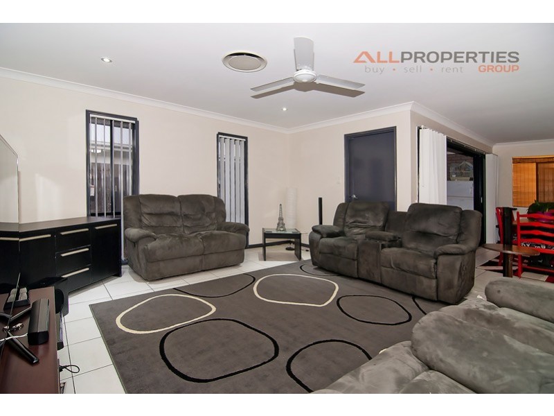 27 Sandalwood Street, Heathwood QLD 4110