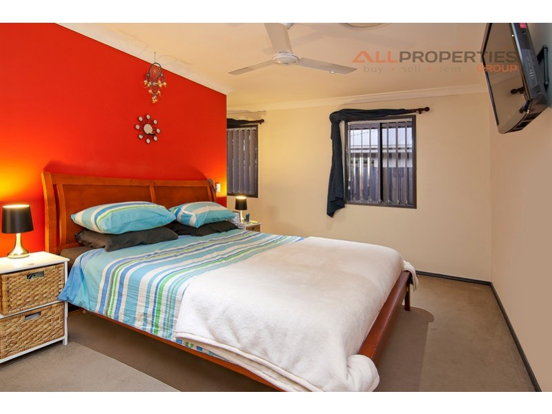 27 Sandalwood Street, Heathwood QLD 4110