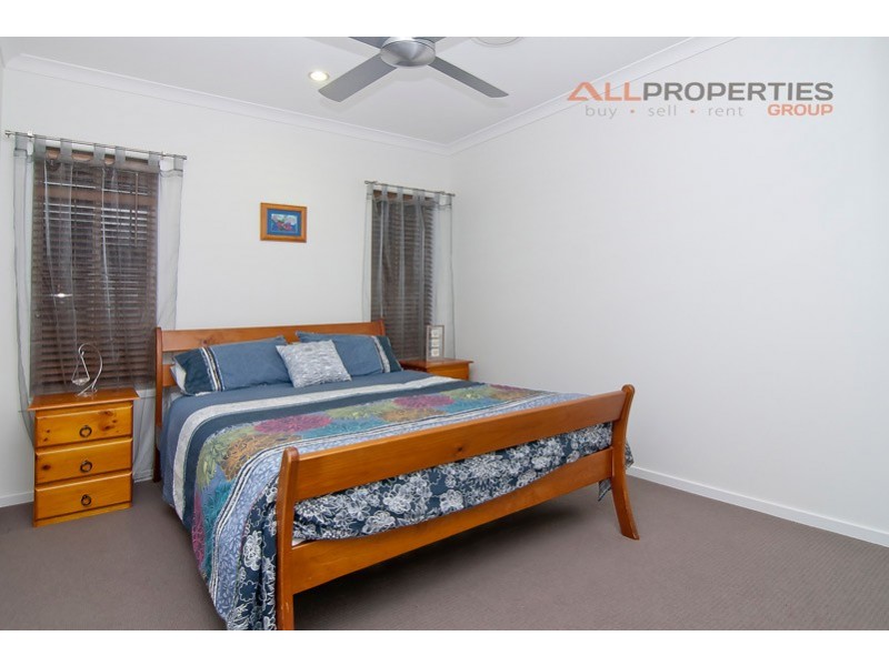 27 Sandalwood Street, Heathwood QLD 4110