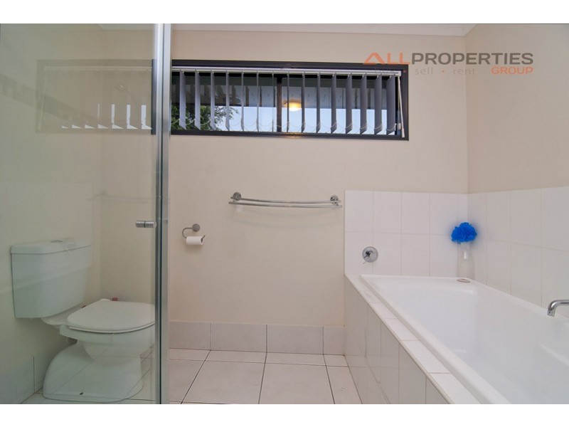 27 Sandalwood Street, Heathwood QLD 4110