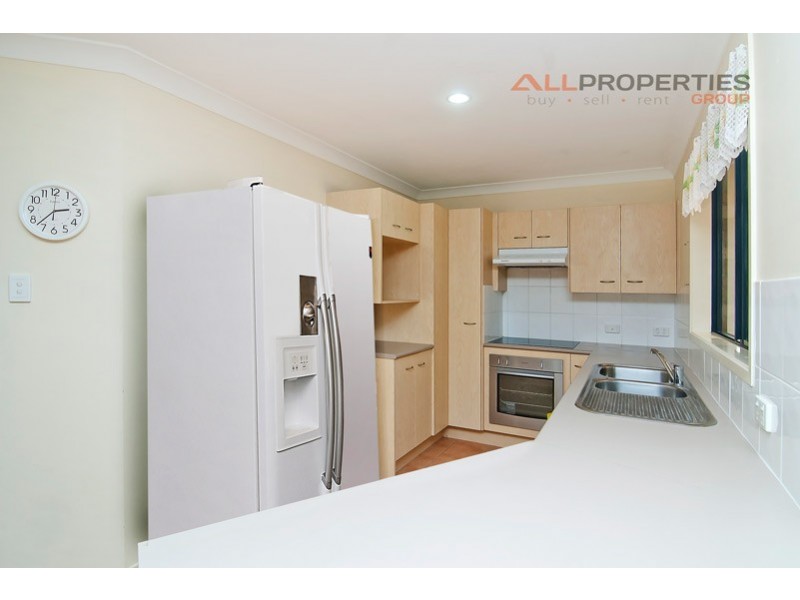 6 CINEAR CT, Regents Park QLD 4118