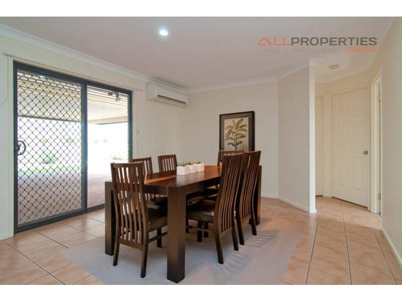 6 CINEAR CT, Regents Park QLD 4118