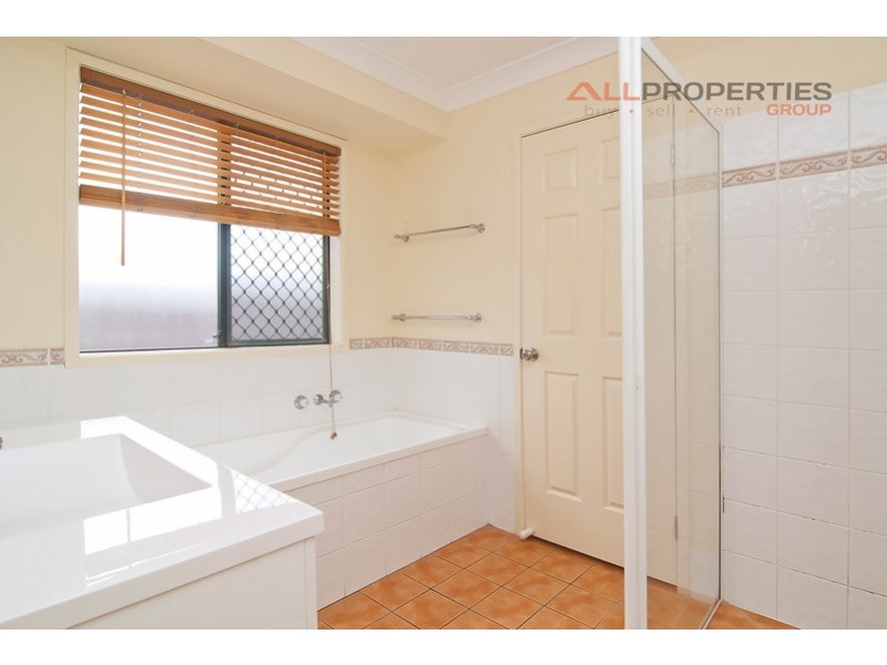 6 CINEAR CT, Regents Park QLD 4118