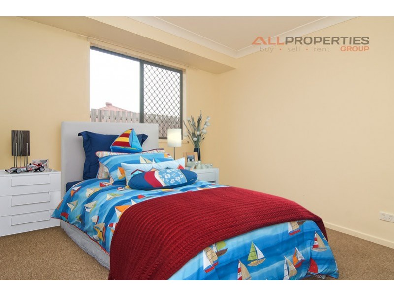 6 CINEAR CT, Regents Park QLD 4118