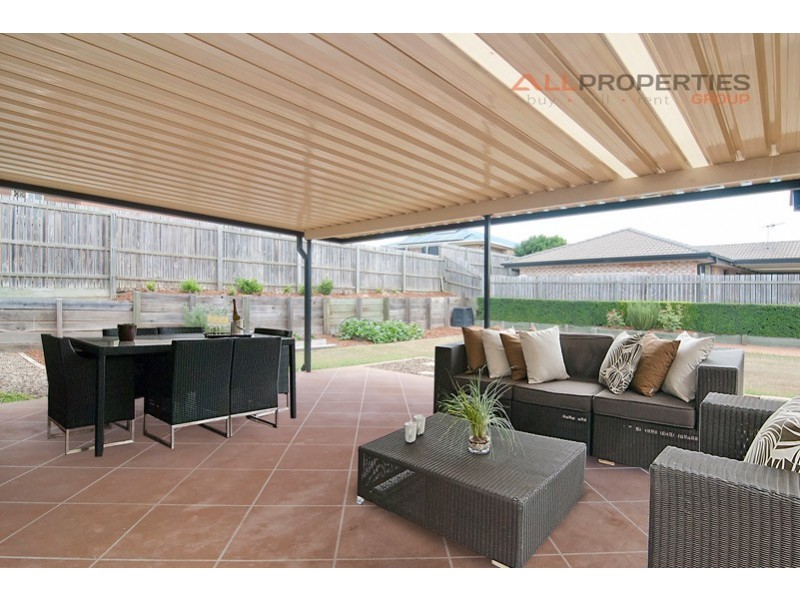 6 CINEAR CT, Regents Park QLD 4118