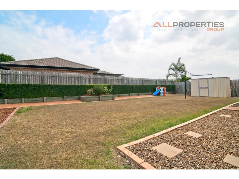 6 CINEAR CT, Regents Park QLD 4118