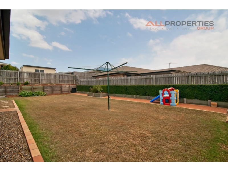 6 CINEAR CT, Regents Park QLD 4118