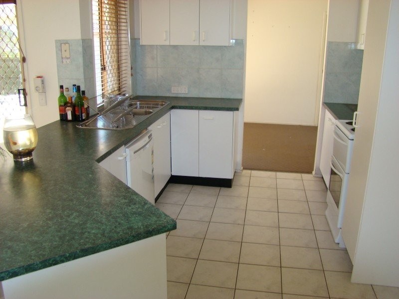 67 Middle Road, Hillcrest QLD 4118