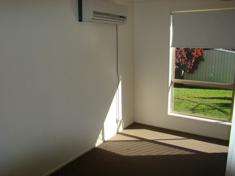 67 Middle Road, Hillcrest QLD 4118