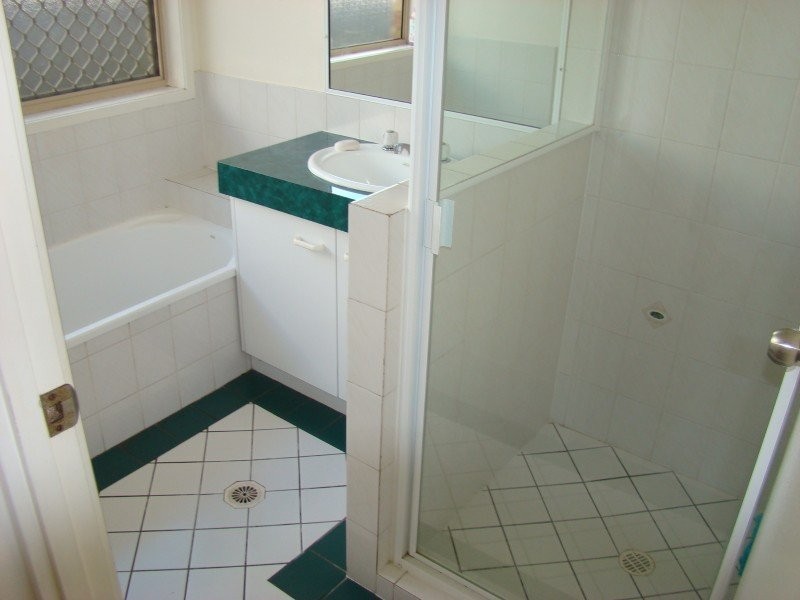 67 Middle Road, Hillcrest QLD 4118