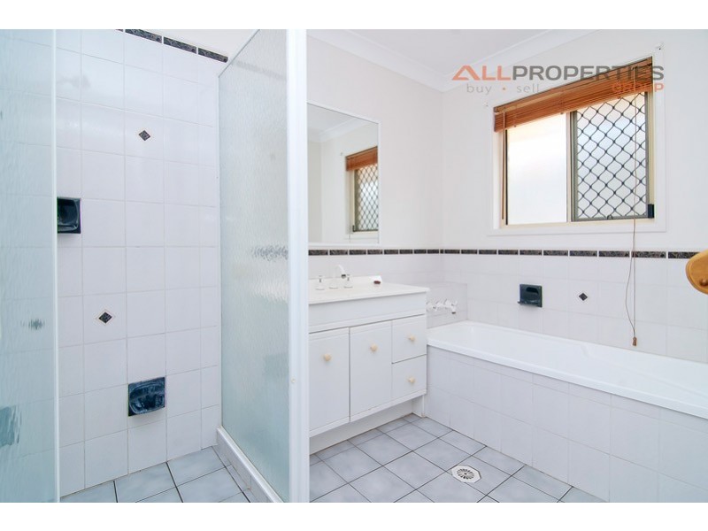 128 Flinders Crescent, Forest Lake QLD 4078