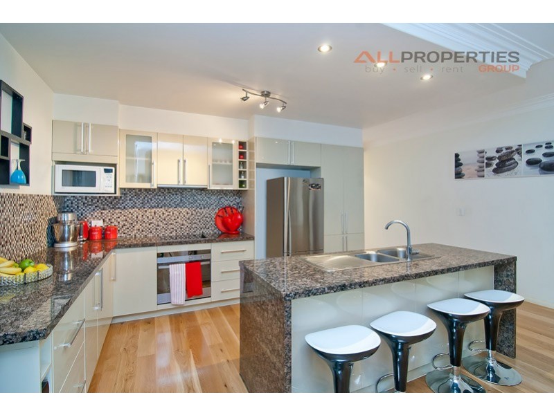 30 Maryland Drive, Regents Park QLD 4118