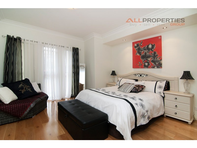 30 Maryland Drive, Regents Park QLD 4118