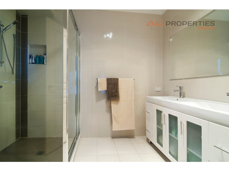 30 Maryland Drive, Regents Park QLD 4118