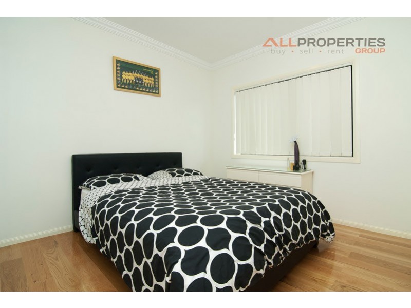 30 Maryland Drive, Regents Park QLD 4118