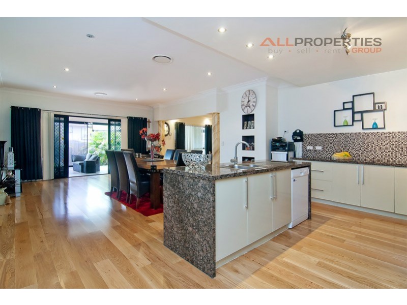 30 Maryland Drive, Regents Park QLD 4118