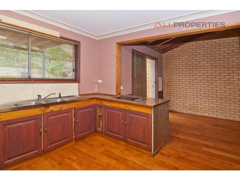 4 LETITIA STREET, Regents Park QLD 4118