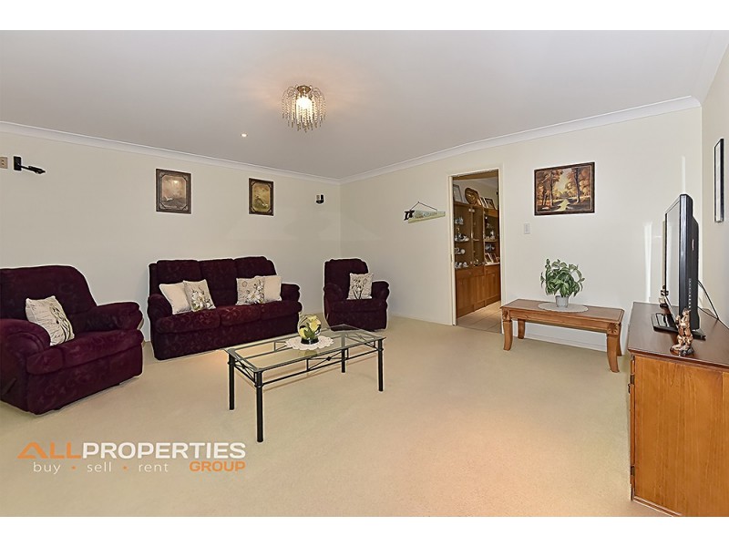 4 GLEDITSIA CLOSE, Regents Park QLD 4118