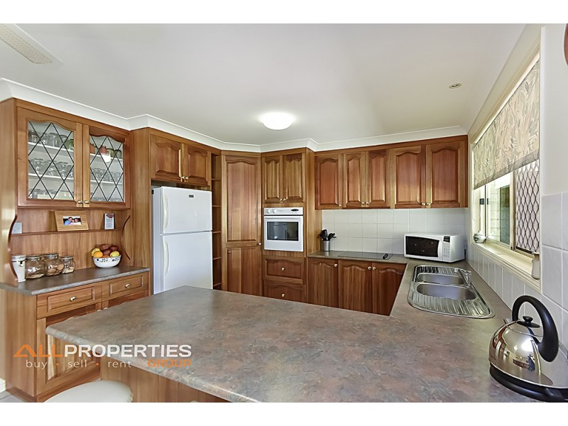 4 GLEDITSIA CLOSE, Regents Park QLD 4118