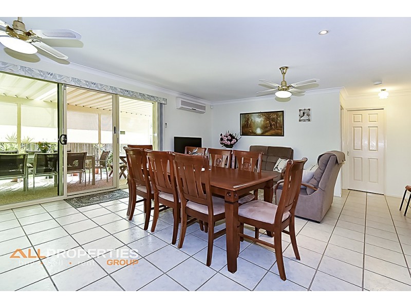 4 GLEDITSIA CLOSE, Regents Park QLD 4118