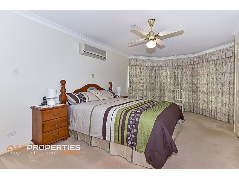 4 GLEDITSIA CLOSE, Regents Park QLD 4118